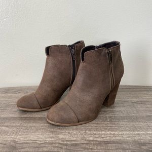 Brown ankle boots size 6.5